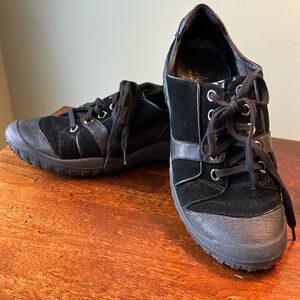 Black waterproof Cole Haan Nike Air!